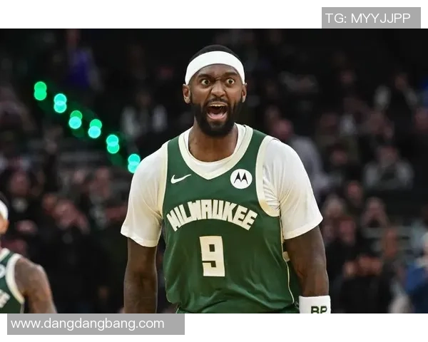 拳击手出击波蒂斯上篮遭无视犯规愤怒重拳击打篮架引发热议