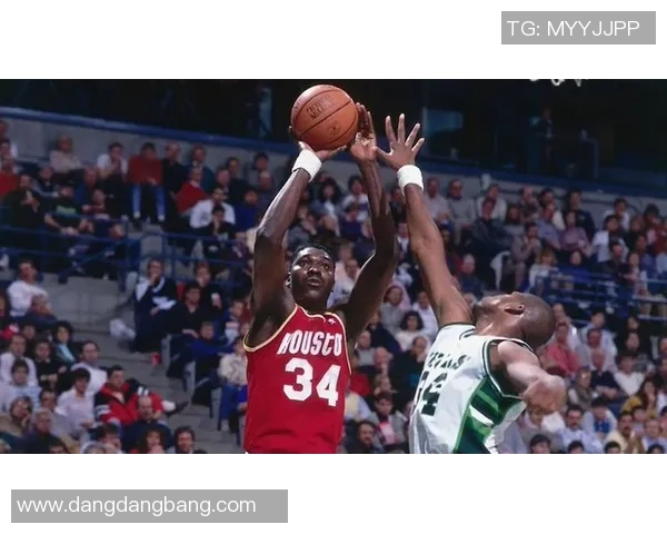 奥拉朱旺称赞文班独特投篮技巧难以防守旋转多样性令人惊叹